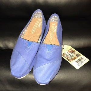 New. Never worn Toms Classic Ragatta Blue Canvas.